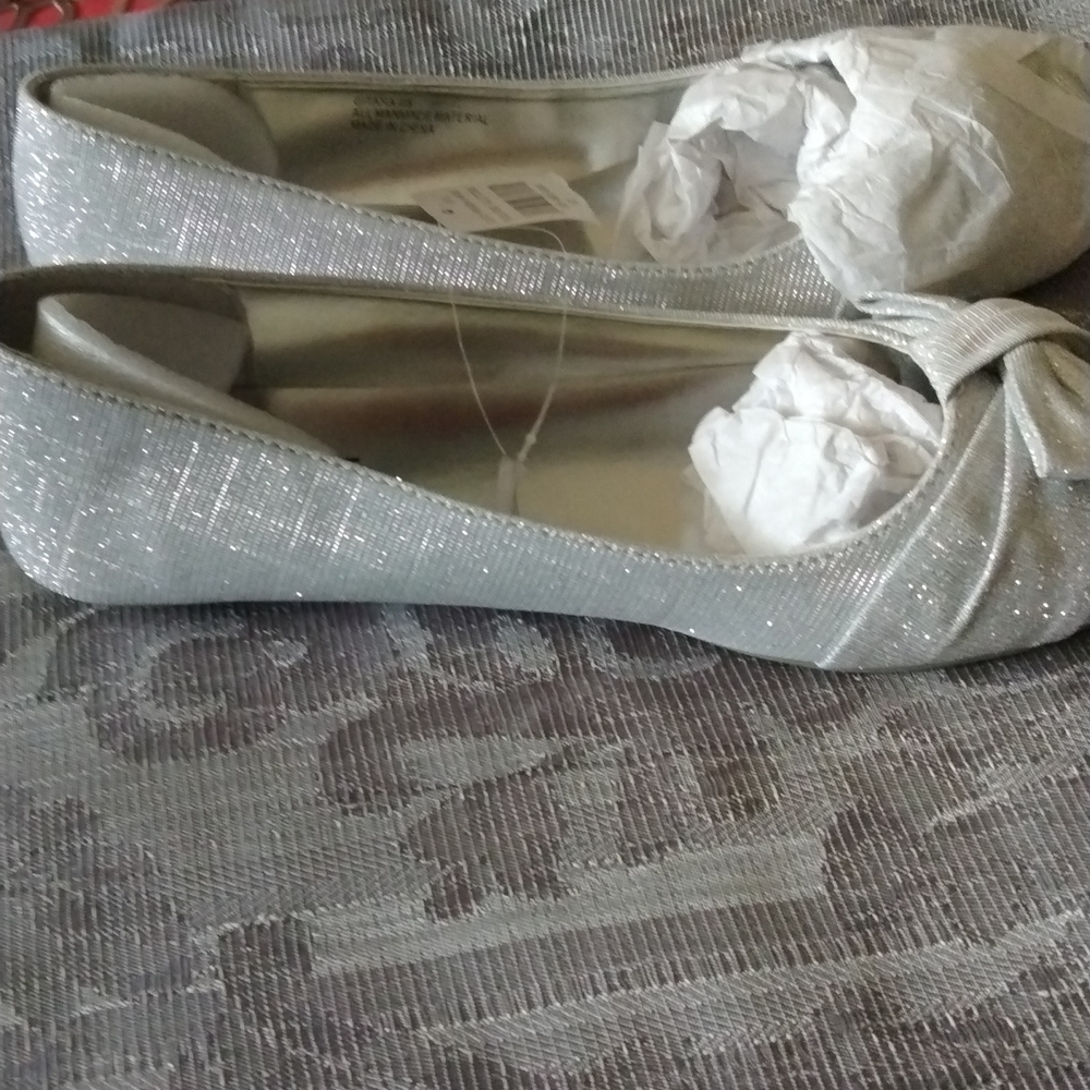 Shoes - Picture 3 of 4